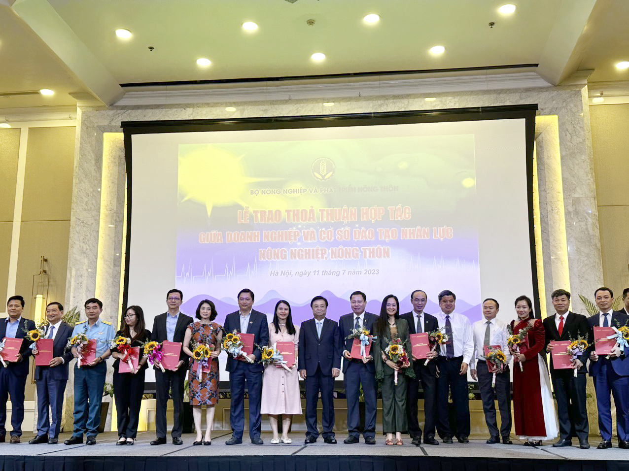 R.E.P BIOTECH KÝ KẾT HỢP TÁC ĐÀO TẠO VÀ PHÁT TRIỂN NGUỒN NHÂN LỰC NÔNG NGHIỆP NÔNG THÔN