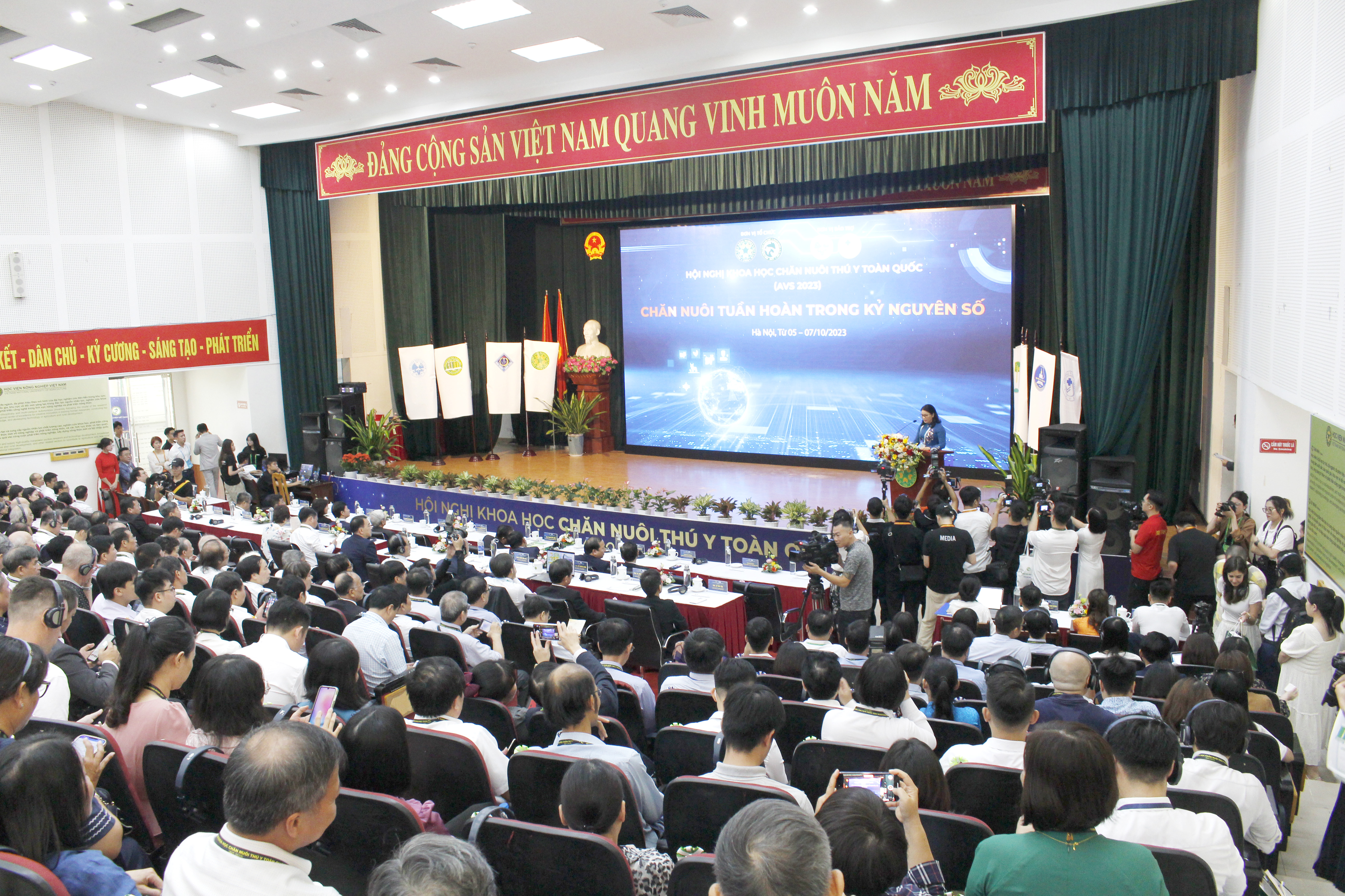 AVS 2023 – NƠI HỘI TỤ TINH HOA CỦA NGÀNH CHĂN NUÔI THÚ Y