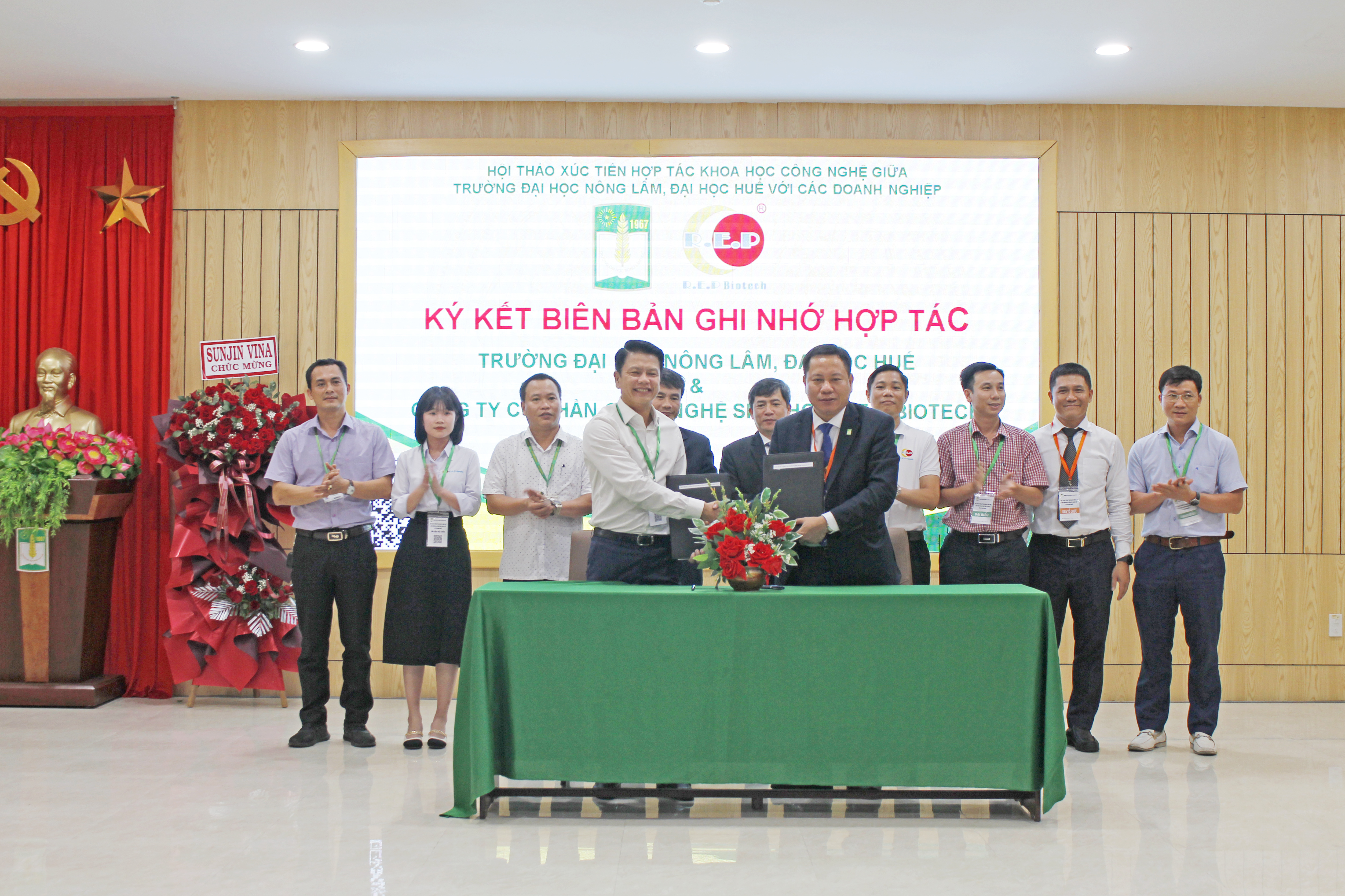 LỄ KÝ KẾT THỎA THUẬN HỢP TÁC GIỮA TRƯỜNG ĐH NÔNG LÂM, ĐH HUẾ & R.E.P BIOTECH